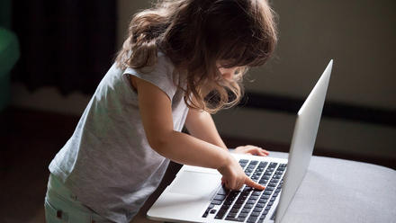 Kid-laptop-technology-216819599-web-1500px.jpg